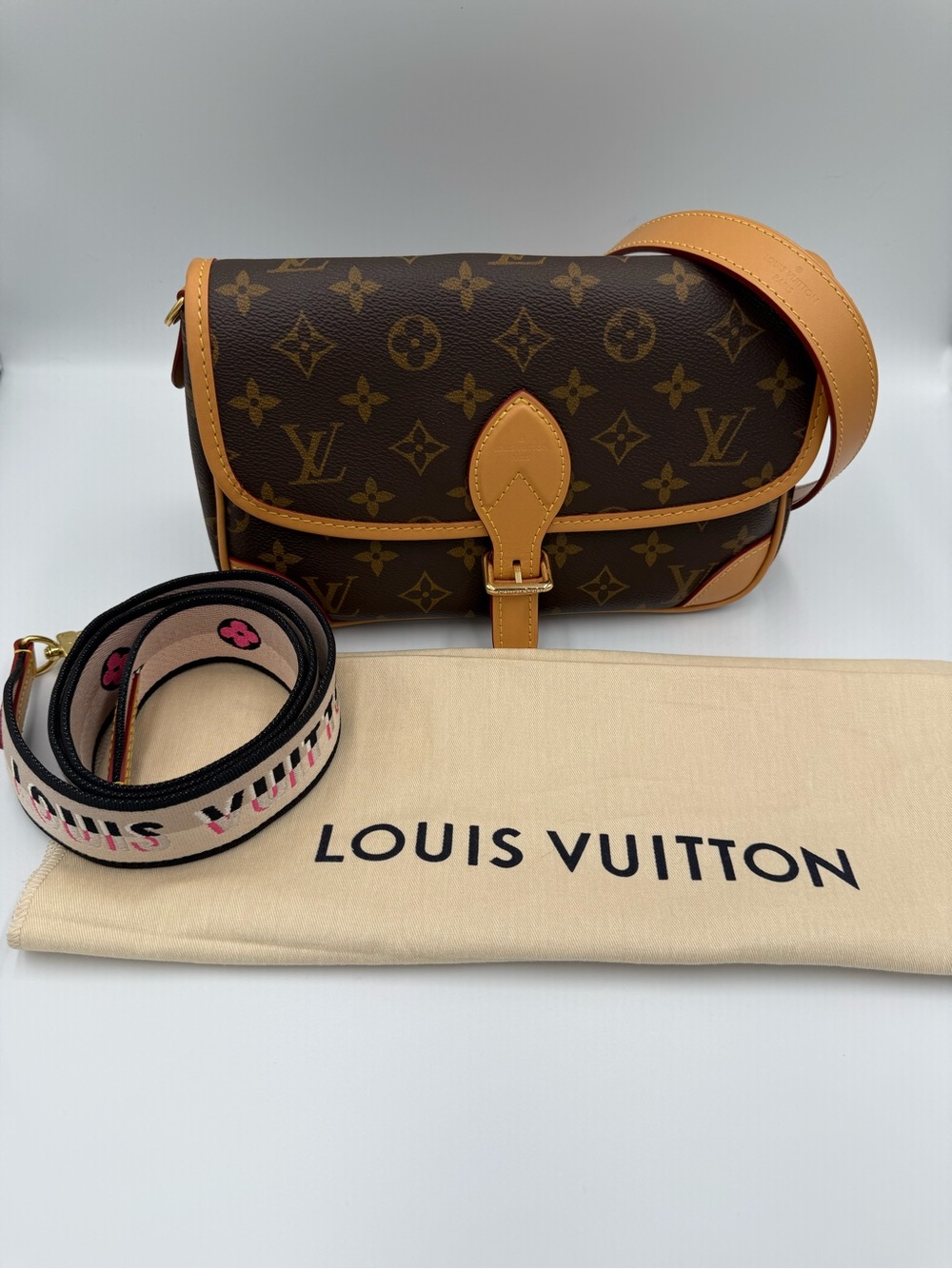 Louis Vuitton Diane Monogram Bag w/Shoulder and Crossbody Straps, Pristine